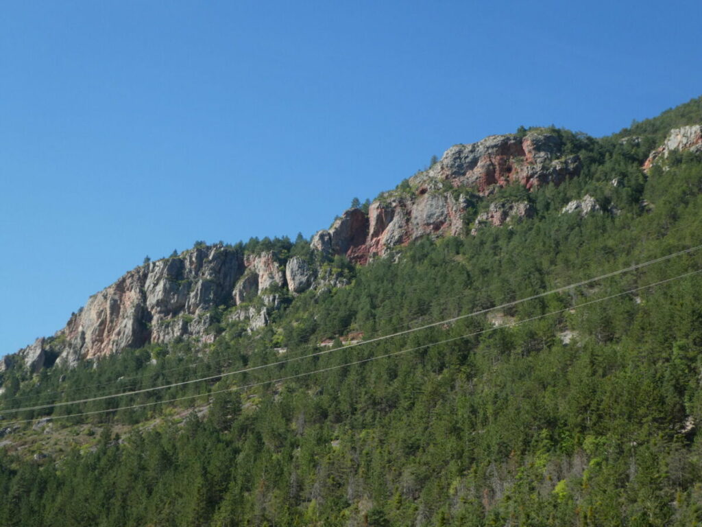 Les roches rouges du col de l'Aiguille