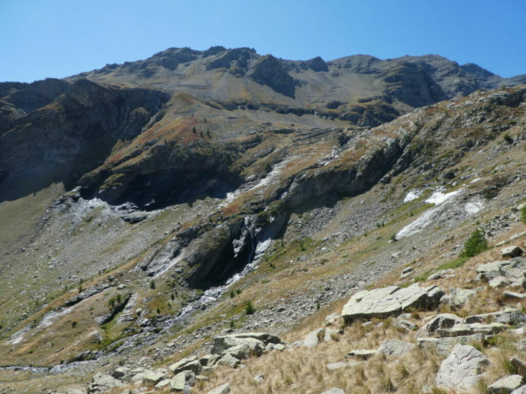 Le torrent des Oules tombant du lac Faravel