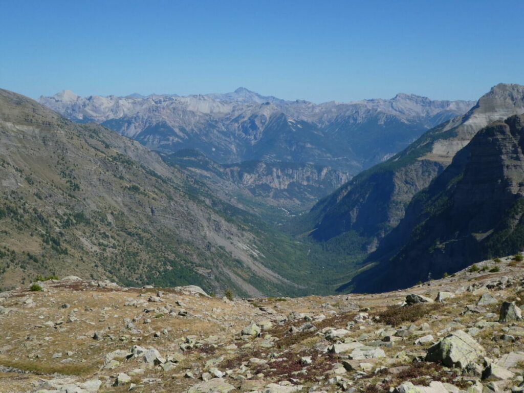 Vue sur la vallée de Freissinières depuis le lac de Paluel