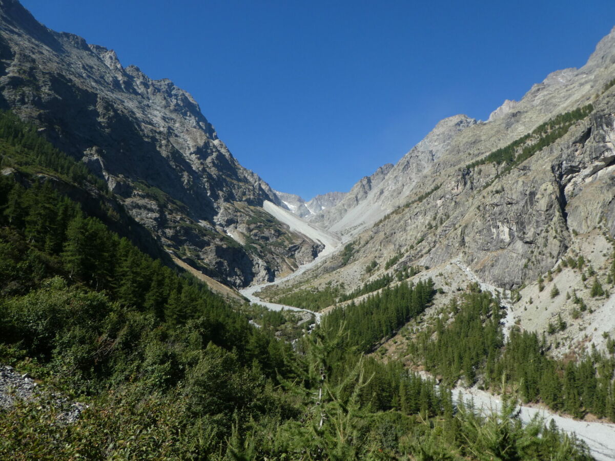 La vallée du Sélé avec le bas du glacier des Boeufs-Rouges