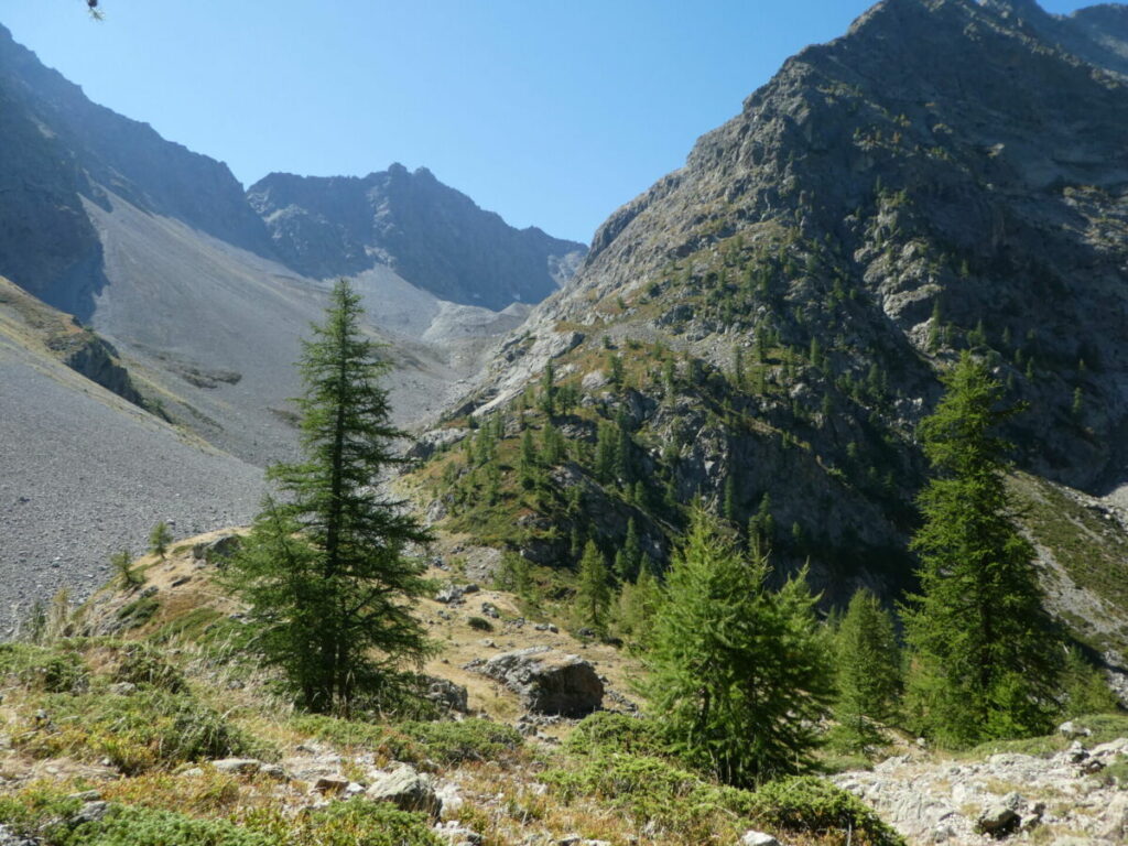 La pointe de Clabouse depuis la bosse de Clapouse avec le pierrier