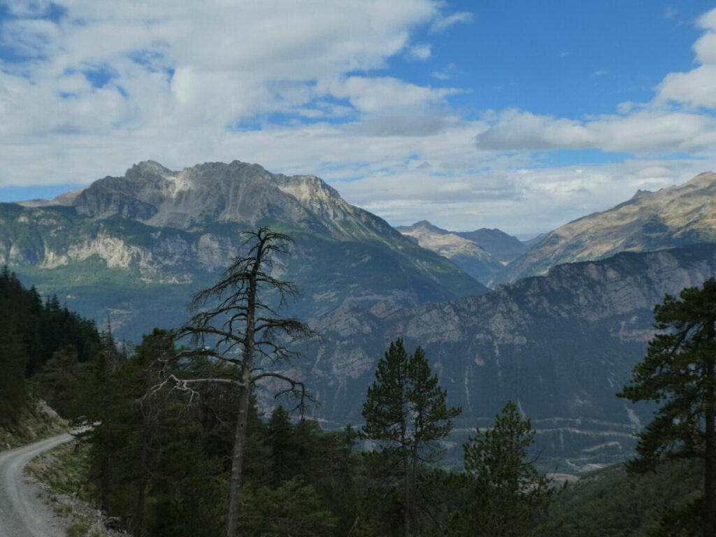 La tête de Gaulent à gauche, et Dormillouse au fond