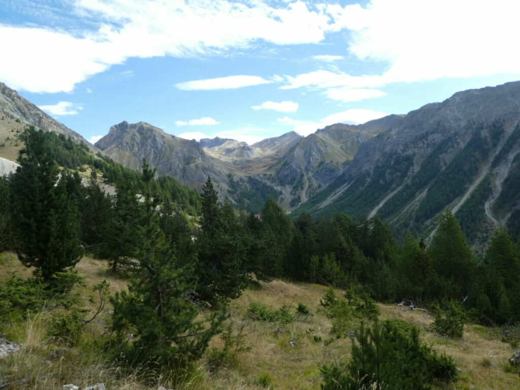 Au fond le col du Lauzon, dans le Queyras