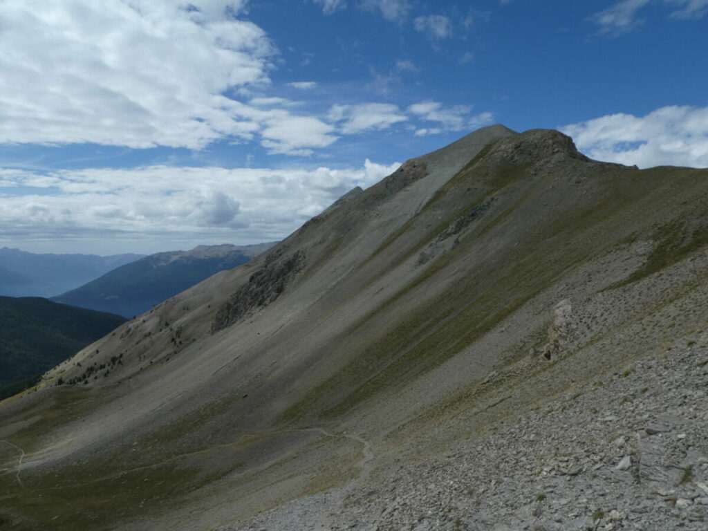 Les pentes rocailleuses de la tête du Peyron