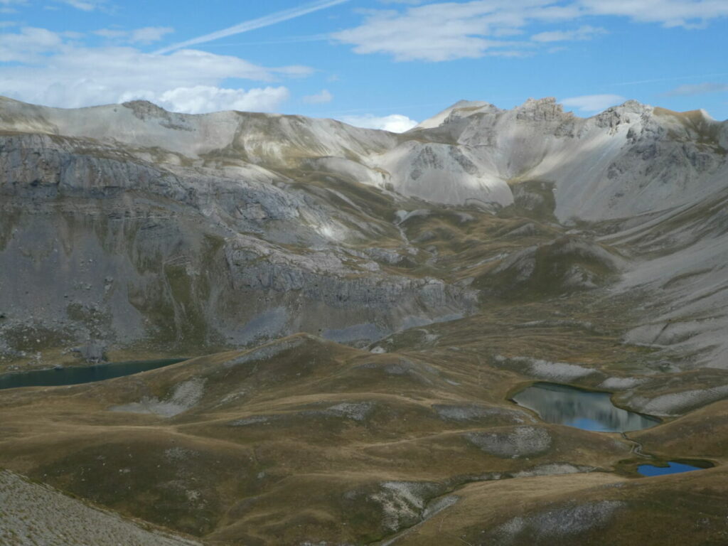 Les lacs de l'Ascension et Escur depuis le col du Peyron