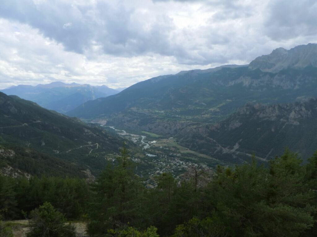 La Roche-e-Rame et la vallée de la Durance vers le sud