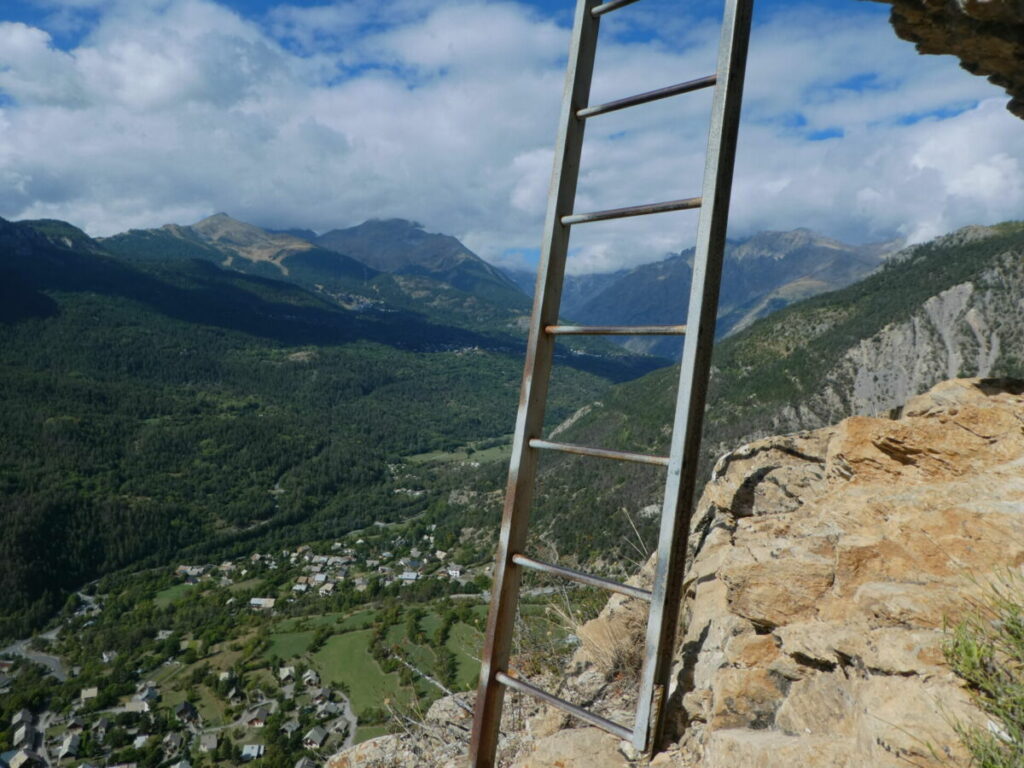 Impressionnante échelle dans le vide au-dessus des Vigneaux