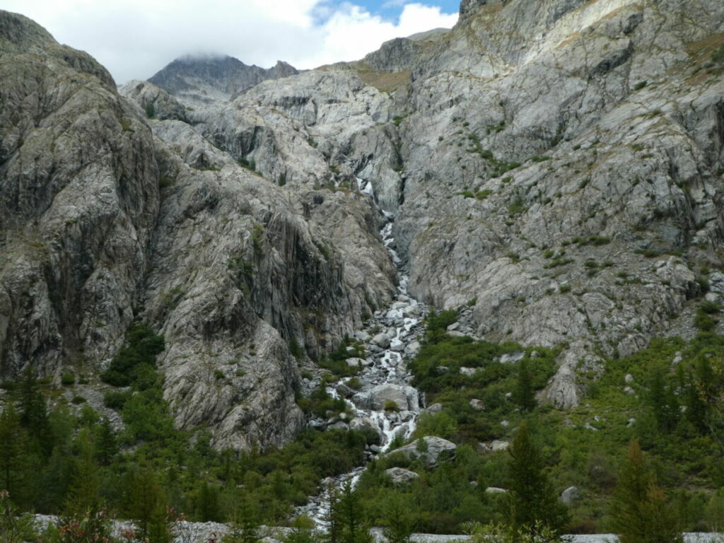 Le torrent du Glacier Blanc et ses cascades depuis le Pré de Mme Carle